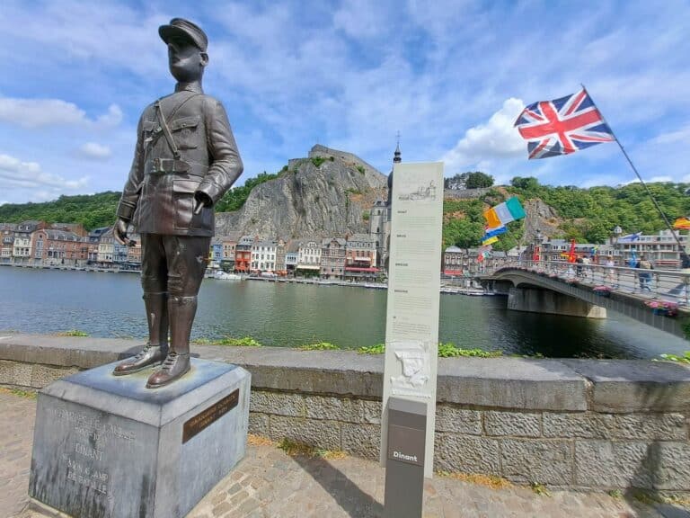 sculpture charles de gaulle dinant