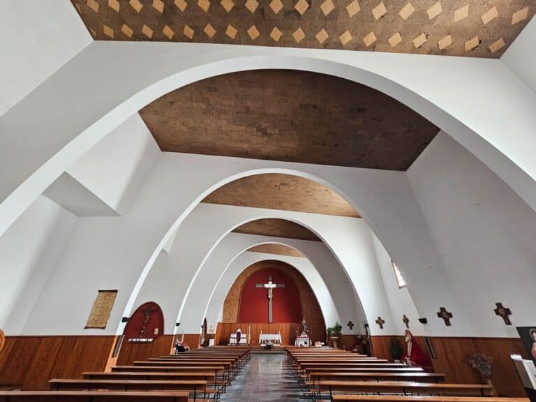 int&eacute;rieur &Eacute;glise Notre Dame de l'Incarnation de haria