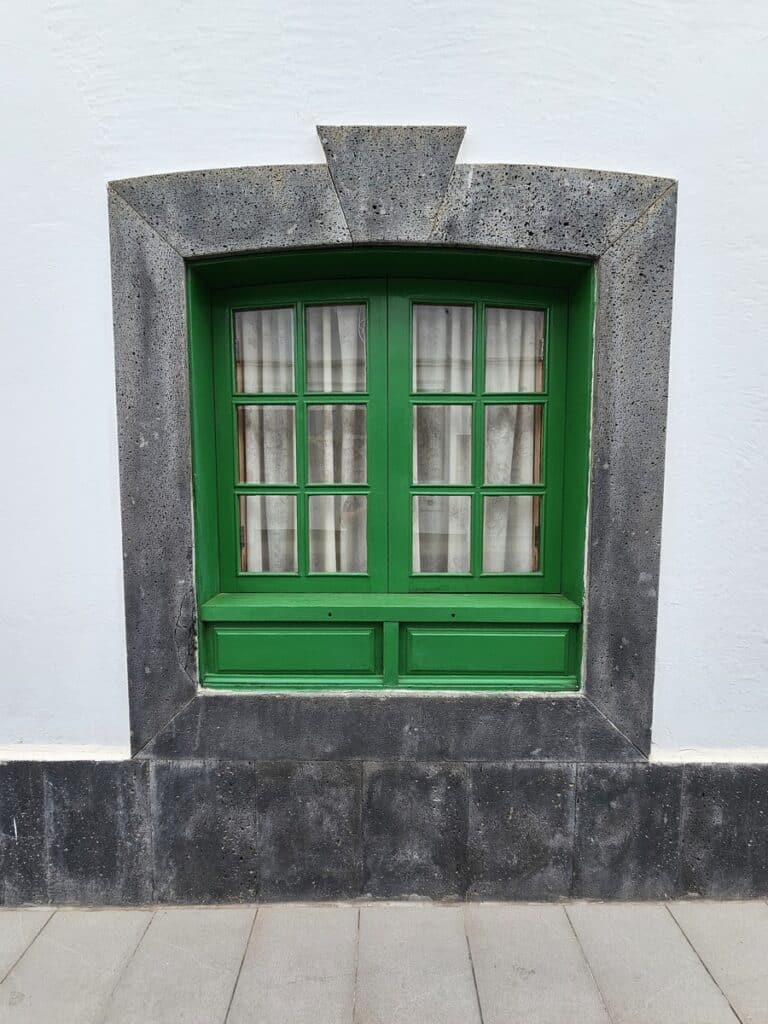 fen&ecirc;tre vert &agrave; haria