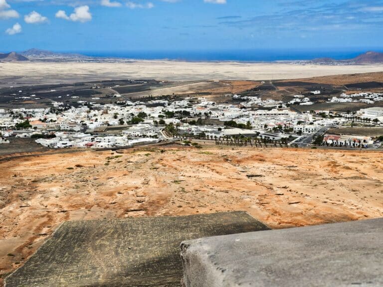 teguise depuis la terrasse ch&acirc;teau santa barbara teguise