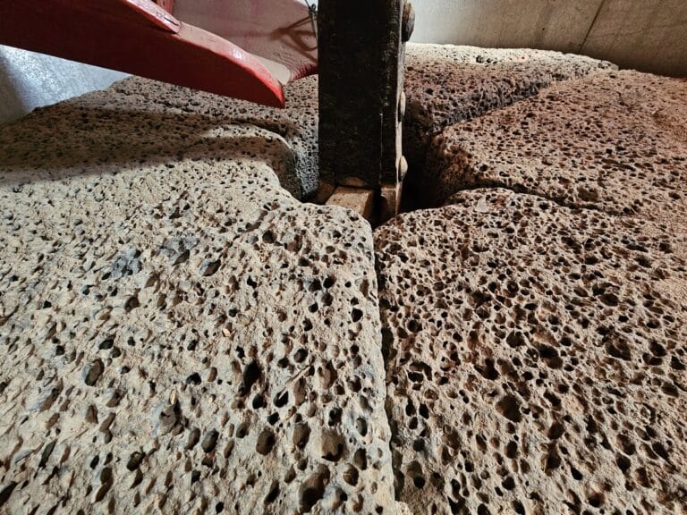 gros plan meule moulin tiagua