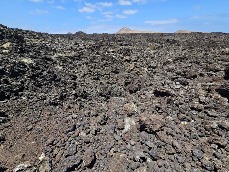 Timanfaya (9) rochers volcaniques à l'extérieur du centre des visiteurs de timanfaya