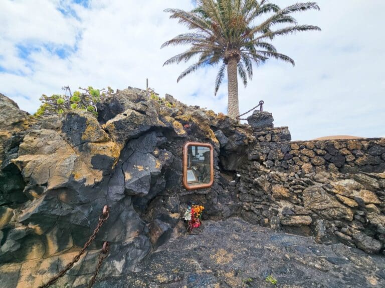 grotte votive de notre dame des douleurs &agrave; mancha blanca